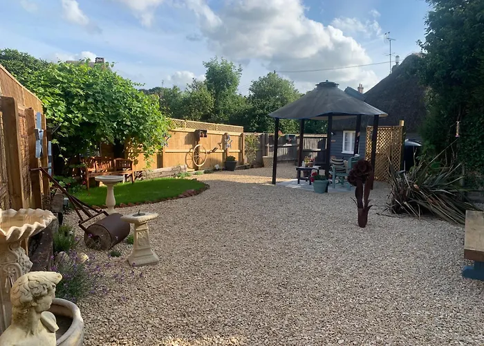 The Shack - Thatched Self Contained Annex