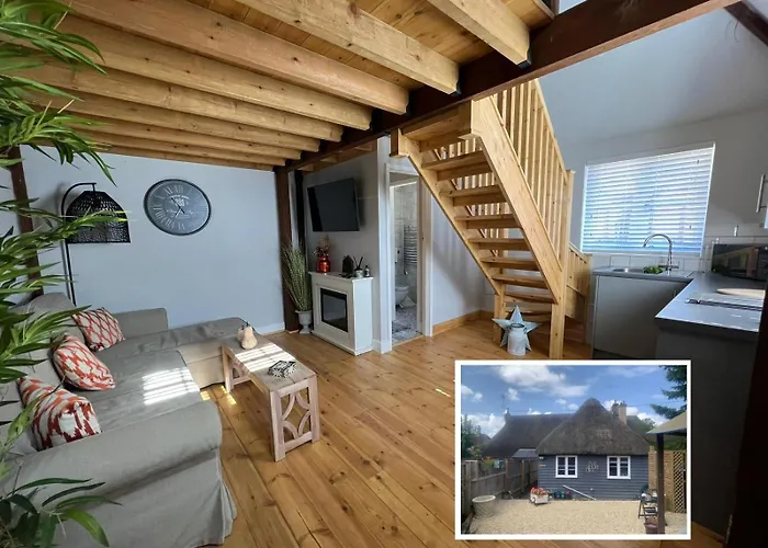 The Shack - Thatched Self Contained Annex