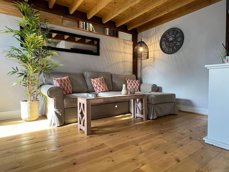The Shack - Thatched Self Contained Annex