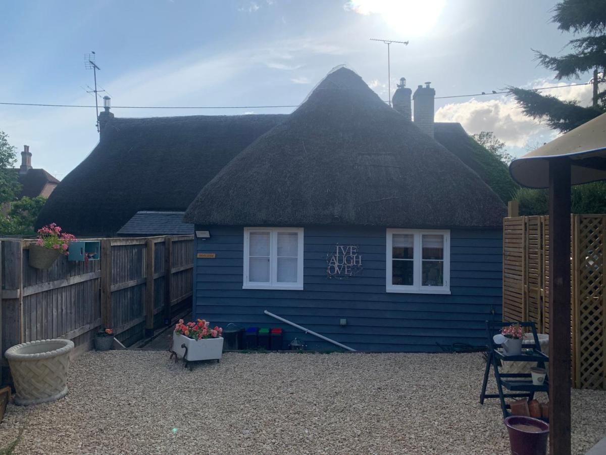 The Shack - Thatched Self Contained Annex Collingbourne Ducis