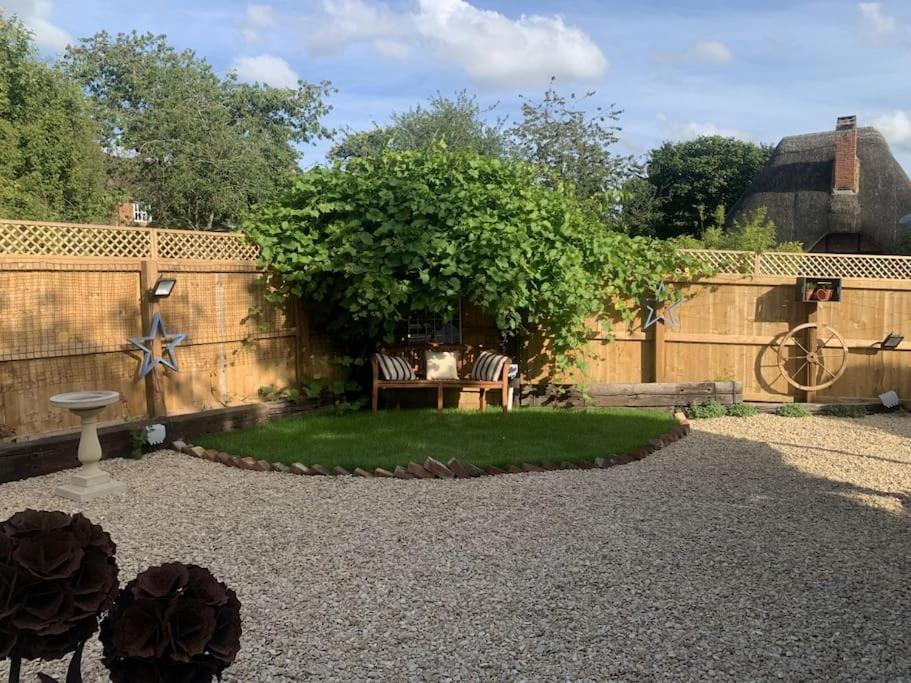 The Shack - Thatched Self Contained Annex Collingbourne Ducis