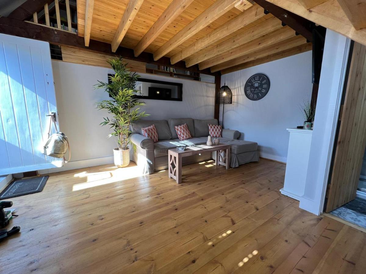 The Shack - Thatched Self Contained Annex